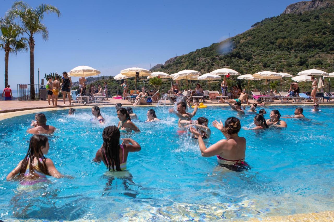 Hotel Olimpo Le Terrazze Letojanni Bagian luar foto