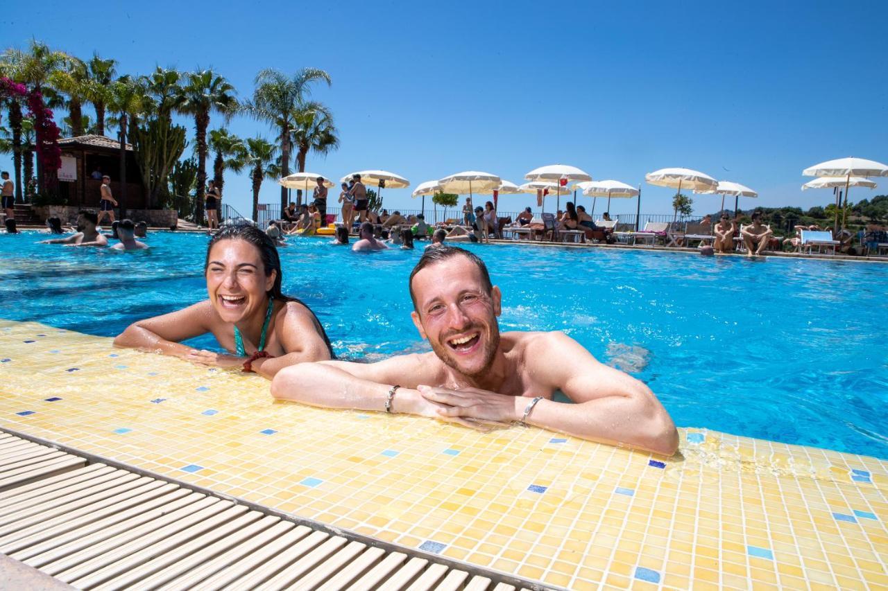 Hotel Olimpo Le Terrazze Letojanni Bagian luar foto