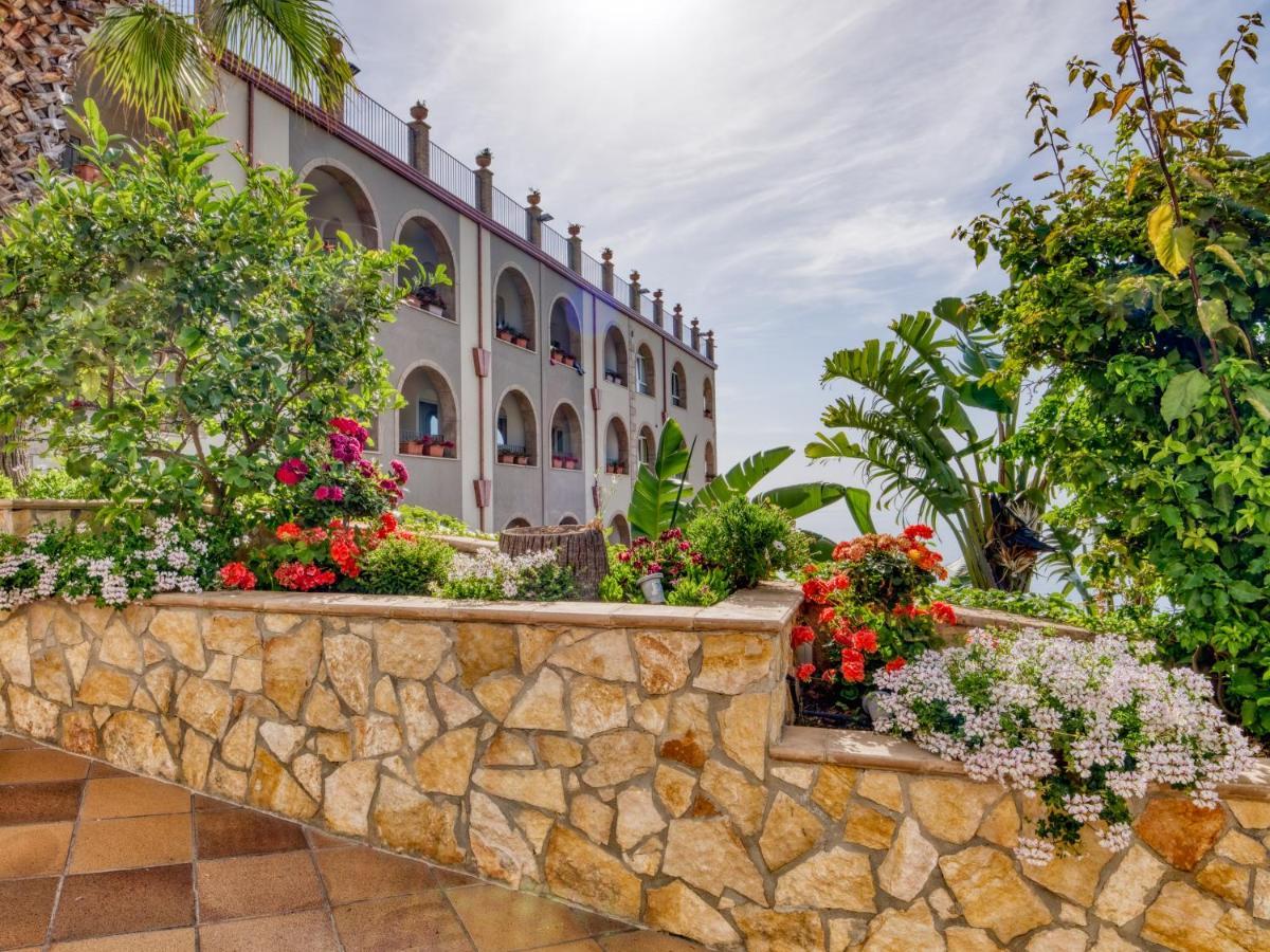 Hotel Olimpo Le Terrazze Letojanni Bagian luar foto