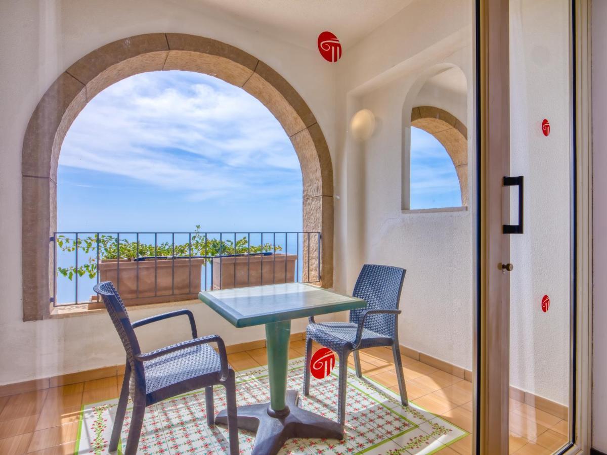Hotel Olimpo Le Terrazze Letojanni Bagian luar foto