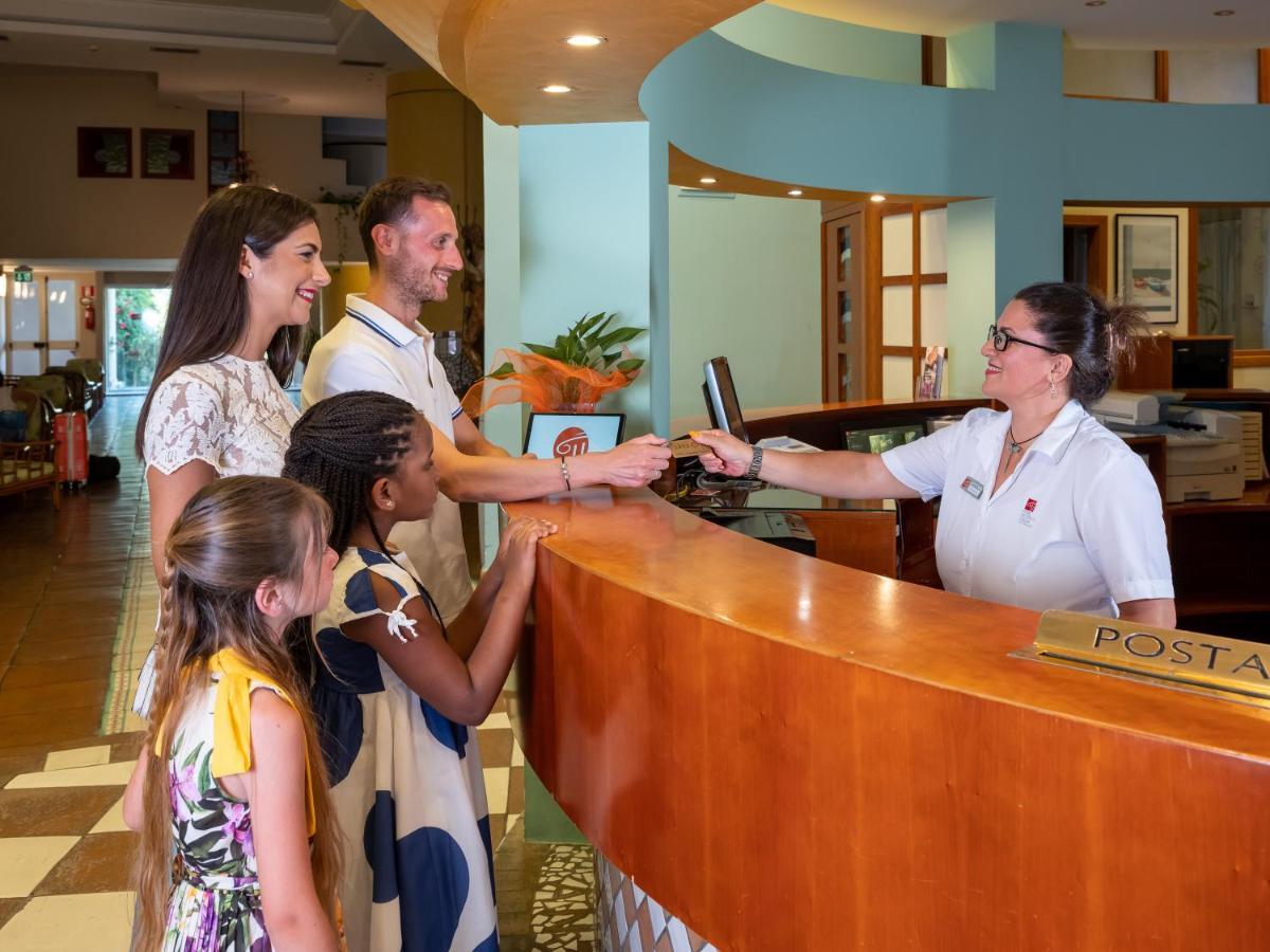 Hotel Olimpo Le Terrazze Letojanni Bagian luar foto