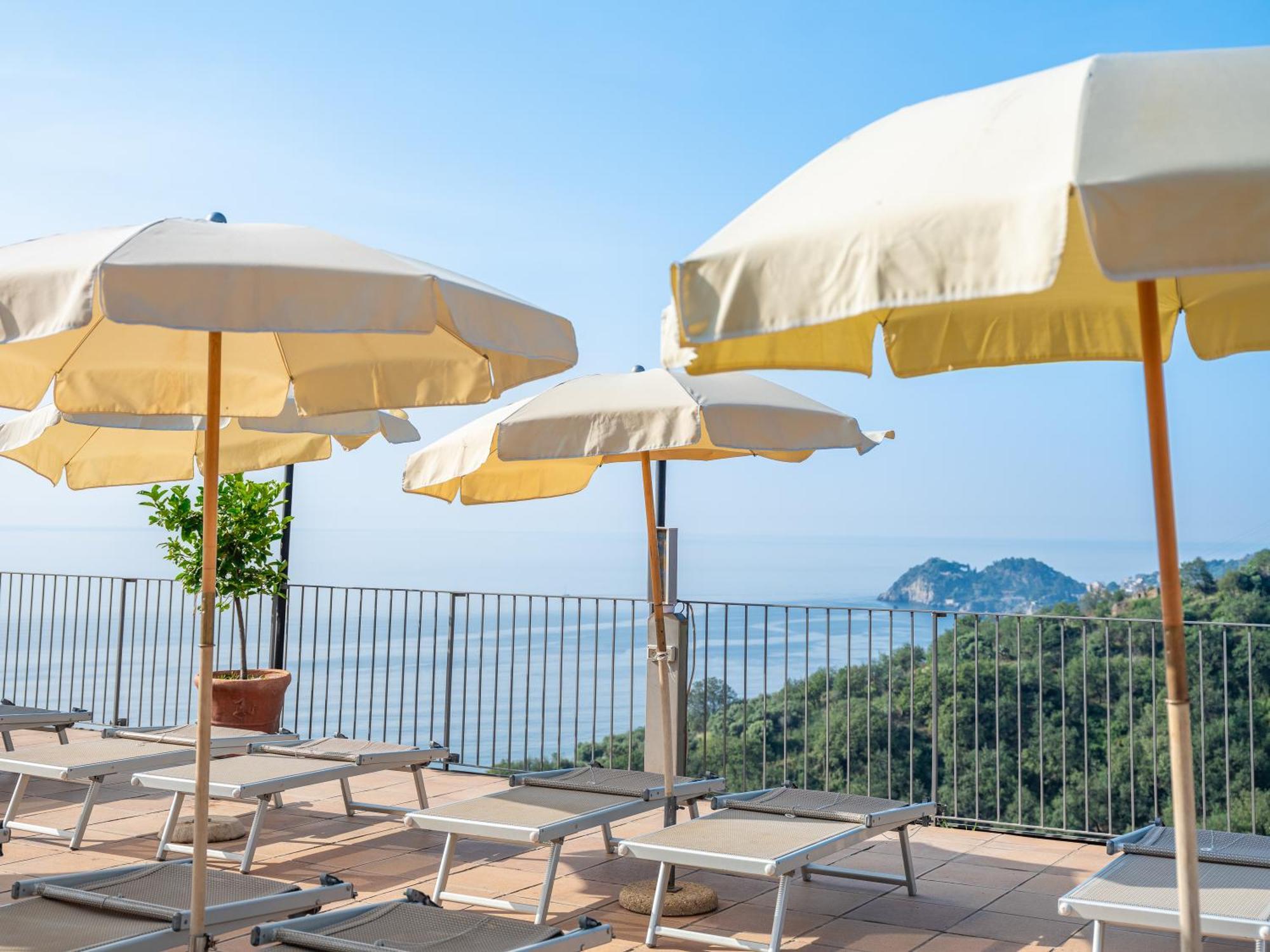 Hotel Olimpo Le Terrazze Letojanni Bagian luar foto