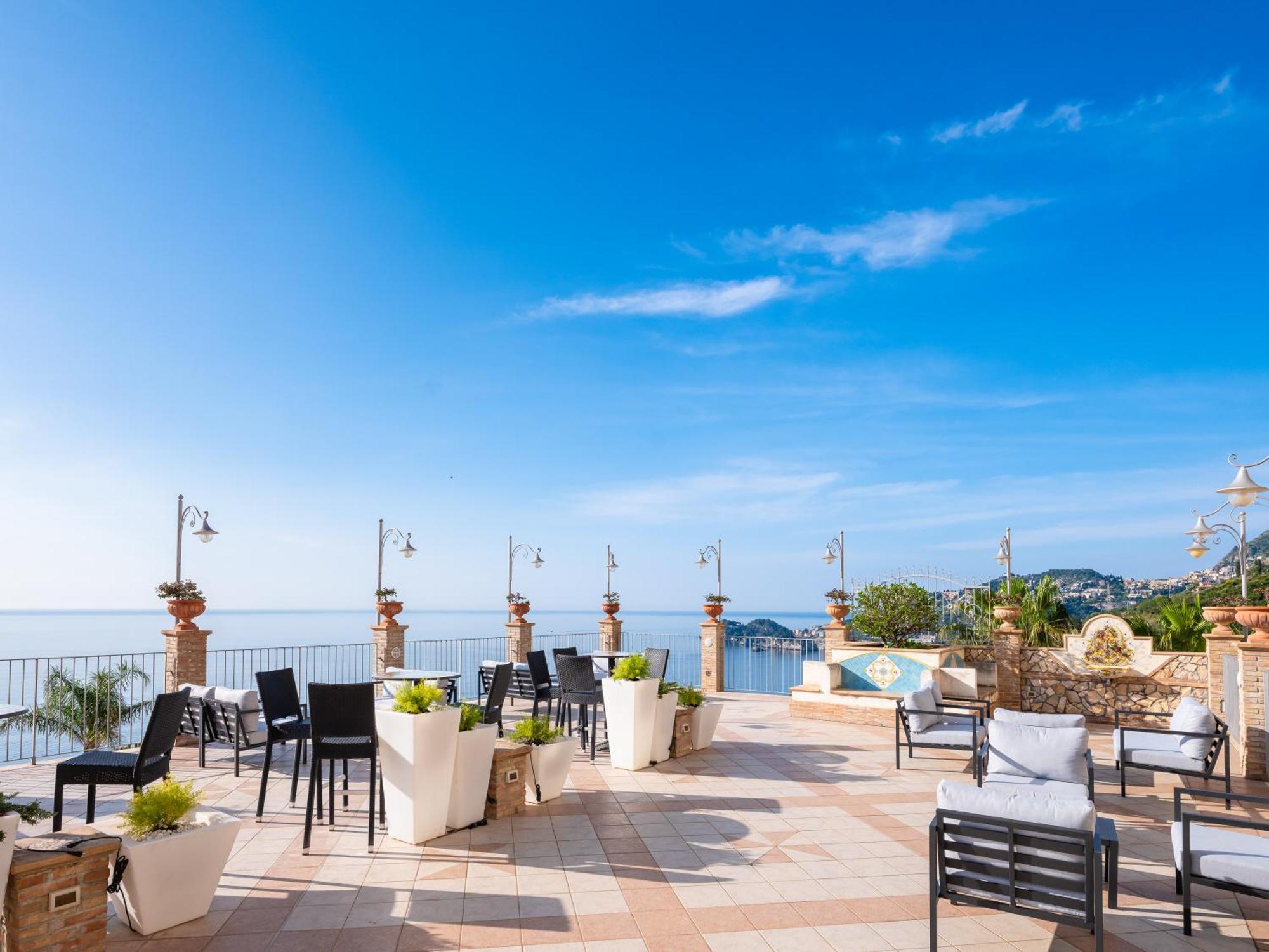 Hotel Olimpo Le Terrazze Letojanni Bagian luar foto