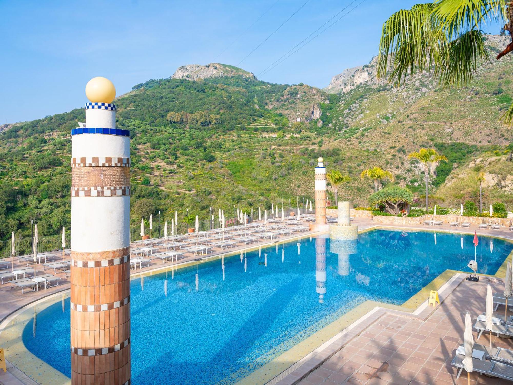 Hotel Olimpo Le Terrazze Letojanni Bagian luar foto