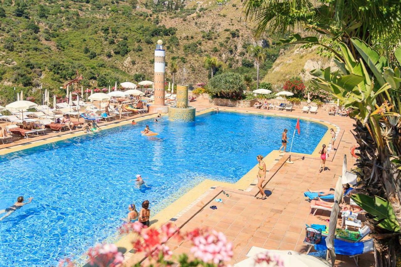 Hotel Olimpo Le Terrazze Letojanni Bagian luar foto