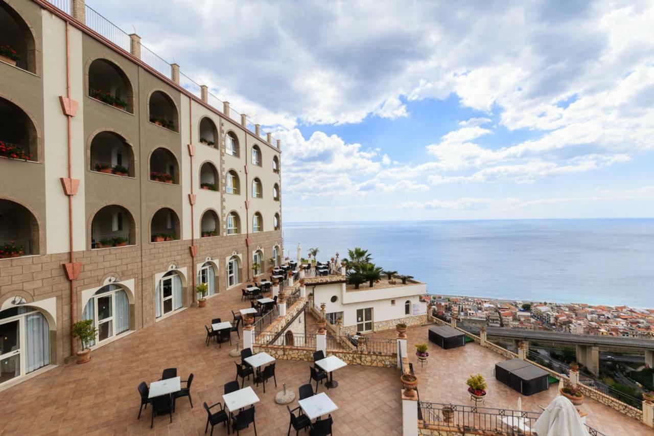 Hotel Olimpo Le Terrazze Letojanni Bagian luar foto