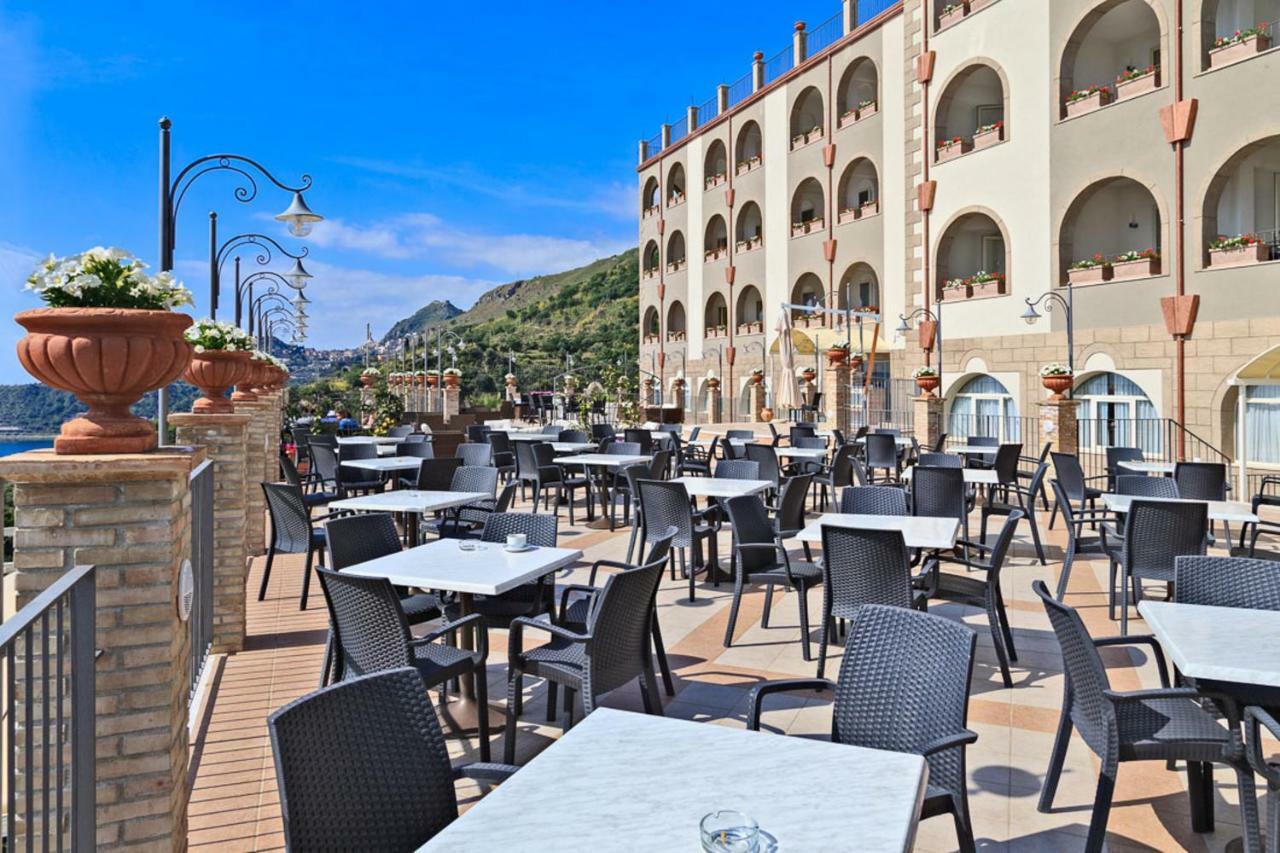 Hotel Olimpo Le Terrazze Letojanni Bagian luar foto